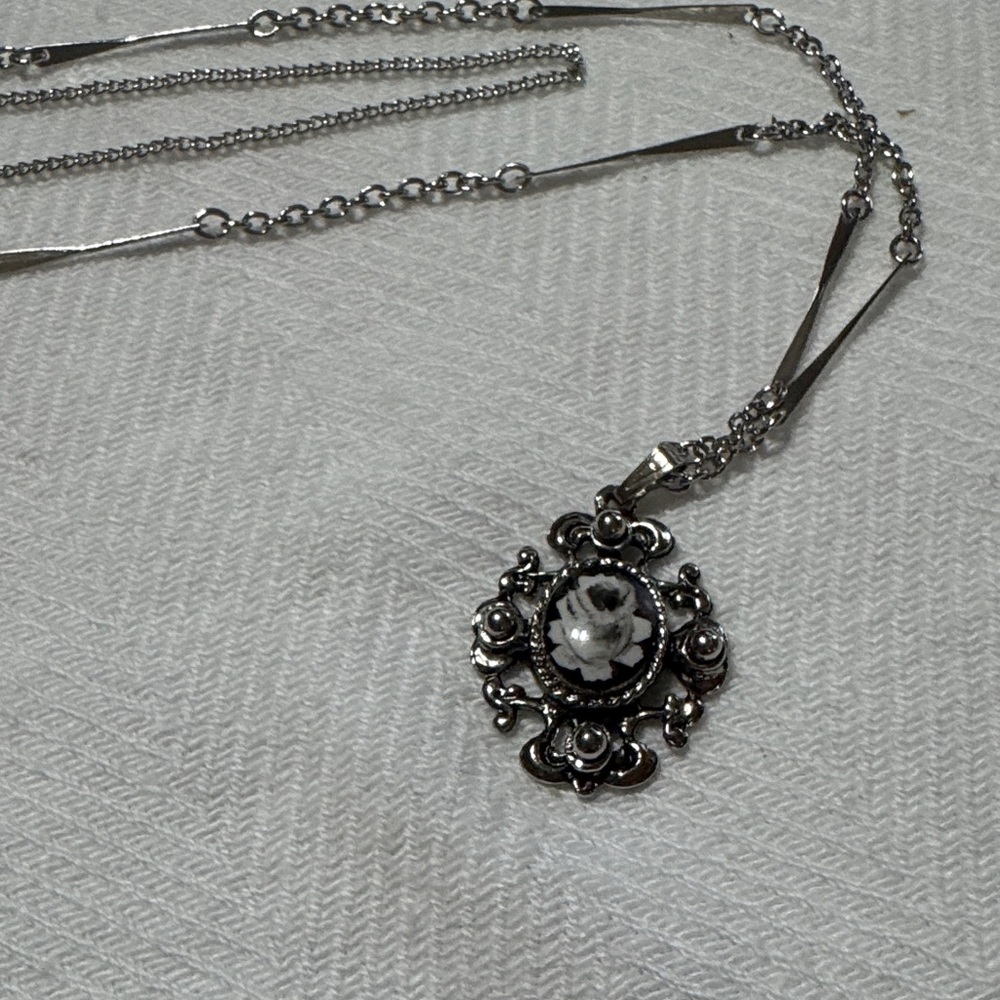 Elegant Vintage Silver Floral Pendant Necklace